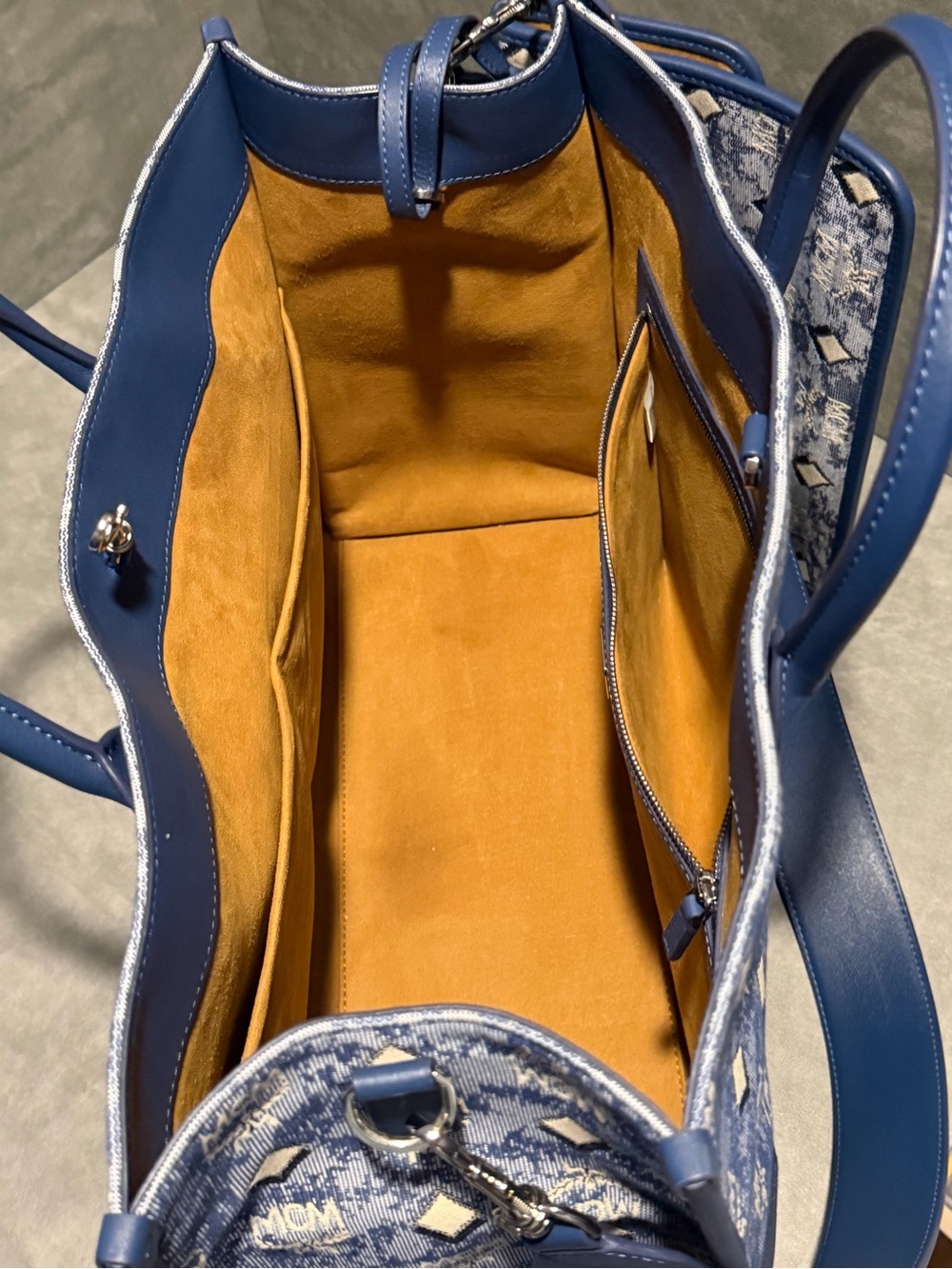 MCM Jacquard Monogram Munchen Extra Large Tote Bag with Pouch & Shoulder Strap - Picture 7 of 16
